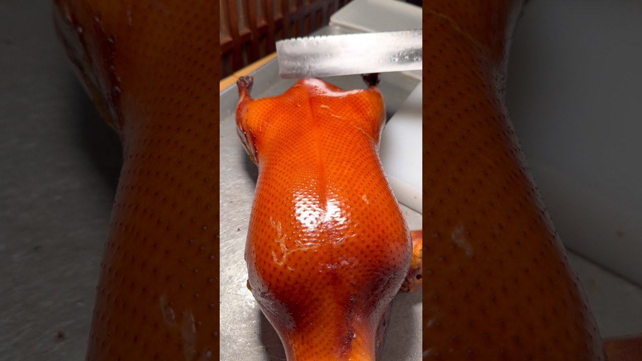 The Sizzling 😋 Crispy Peking Duck 🦆 Cutting ASMR #food #usa #shorts The Sizzling 😋 Crispy Peking Duck 🦆 Cutting ASMR #food #usa #shorts