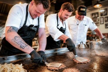 British Chefs Cook in the USA's Best Burger Restaurant