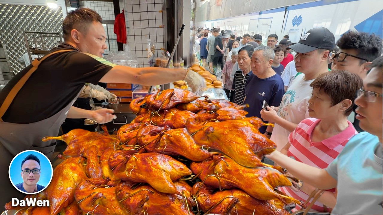 Food Market in Southeast China: Fresh Seafood, Chinese Bayberries & Local Delicacies Food Market in Southeast China: Fresh Seafood, Chinese Bayberries & Local Delicacies