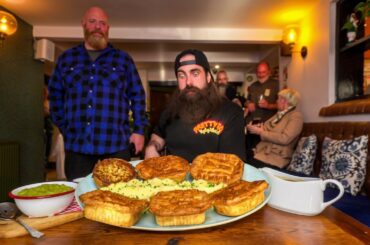 THE PIE CHALLENGE THAT NOBODY HAS MANAGED TO CONQUER…IN A PACKED OUT PUB! | BeardMeatsFood