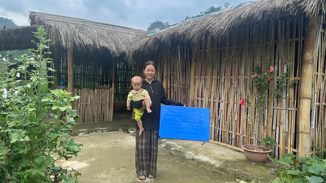 Finally, Lytieuca was able to buy her first set of dining furniture for her new life and harvest .. Finally, Lytieuca was able to buy her first set of dining furniture for her new life and harvest ..
