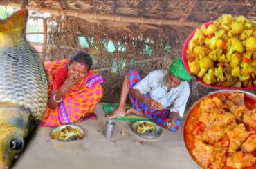 AMERICAN ROHU FISH CURRY & VEGETABLE FRY cooking and eating by santali tribe old couple at lunch