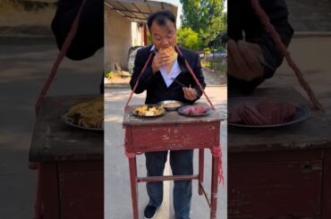 He Wears a Dining Table Around His Neck 😂🍽️ #Shorts