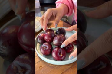 Kaam Tamaam karte hai 🍒🔪#oyeitsneha #cooking #plum #aloobukhara #summerdrink #ytshorts #shorts