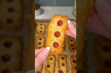 viral pepperoni pizza cheese crisps recipe 🍕 #cooking #cheese #food #recipe #shorts #easyrecipe