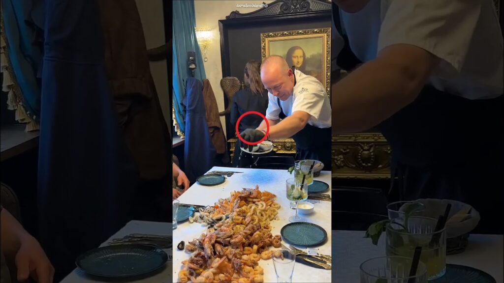 The chef placed hot coals on the table and served hot food #shorts