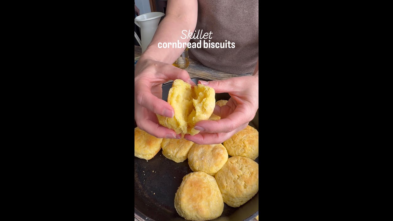 Skillet Cornbread Biscuit 🍞🌽 Skillet Cornbread Biscuit 🍞🌽