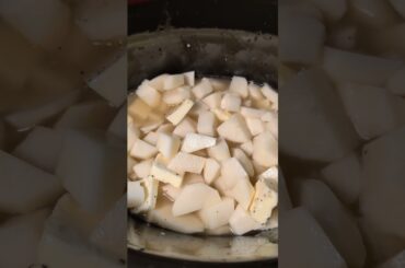 Did you know you can make mashed potatoes in the Crockpot?  #cooking