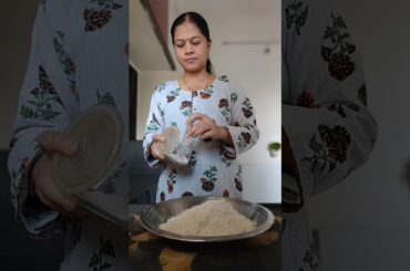 तीन पदर सुटणारी मऊ लुसलुशीत चपाती बनवा #shorts #maharashtrianrecipe #cooking #indianbreadrecipe