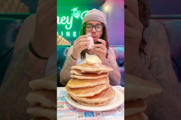 Solo Lunch At Honey Bee Diner #vlog #food #solo #pov #mukbang