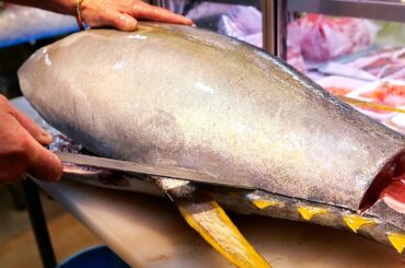 Japanese Street Food - GIANT YELLOWFIN TUNA Sashimi Okinawa Seafood Japan