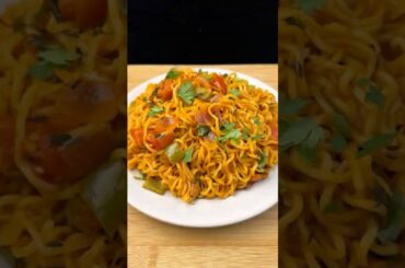 Easy Spicy Tomato Garlic Maggi Recipe #shorts #youtubeshorts #cooking #asmr #asmrfood