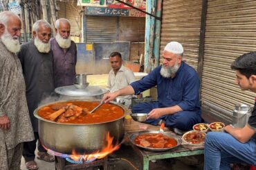 50 YEARS Old Lahori Breakfast | LAHORE Best Street Food MUTTON PAYE NASHTA | Street Food Pakistan