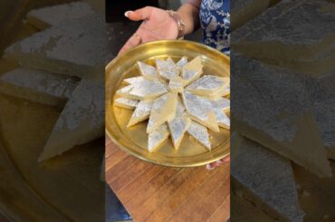Ek he baar me perfect banegi😍#oyeitsneha #cooking #ytshorts #shorts #kajukatli #rakshabandhan #fyp
