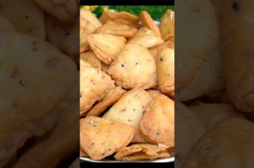 Crispy Namakpare Recipe ♥️ #recipe #food #cooking #viral #youtubeshorts #namkeen #snacks