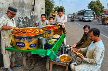 PAKISTAN'S CRAZIEST BREAKFAST COMBO 🤤 | GIANT DESI STREET FOOD NASHTA VENDOR THAT'S UNREAL!