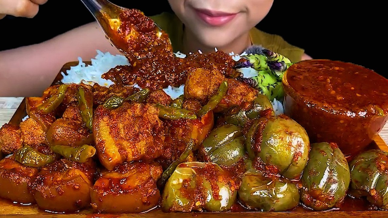 EATING SPICY FOOD||SPICY THAI EGGPLANTS AND PORK BELLY CURRY & RICE EATING SPICY FOOD||SPICY THAI EGGPLANTS AND PORK BELLY CURRY & RICE