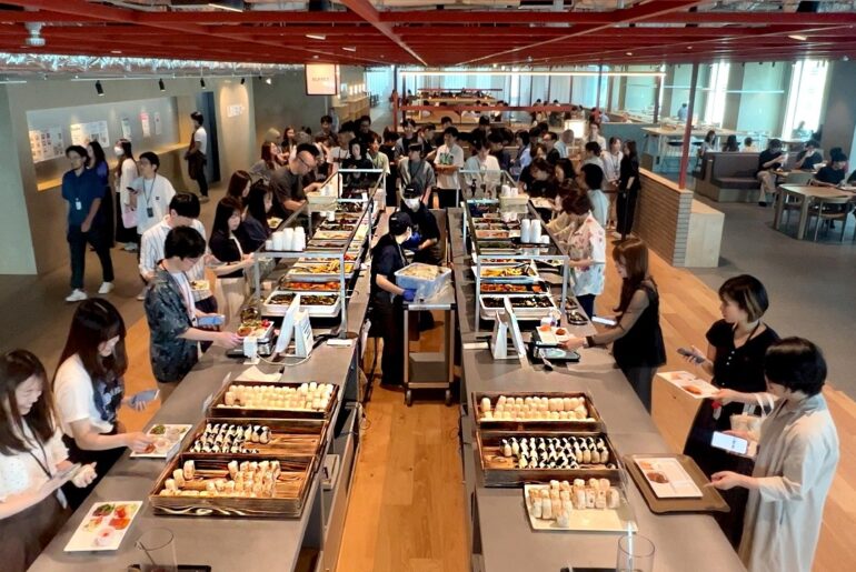 Yahoo! Japan's FINE Dining Cafeteria!? 2,000 Meals a Day for 10,000 Employees