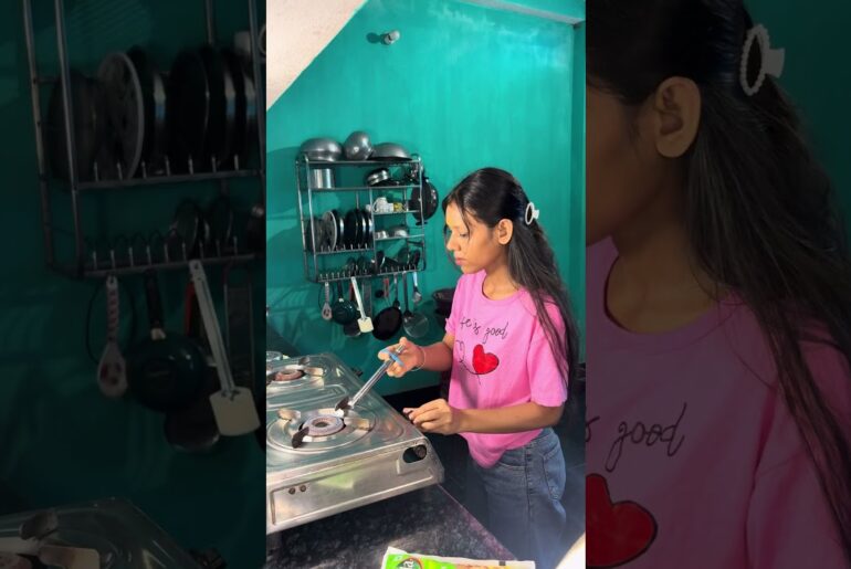 Gharwale meri tarh chatore h 😆 #shortvideo #shorts #cooking #viral #viralvideo
