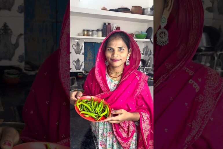 Hari Mirchi Ka Achaar Banake Khaya😋 #cooking #dailyvlog #recipe #lifestyle #shorts #food #viral