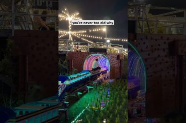 We tried the viral train restaurant in Bangkok