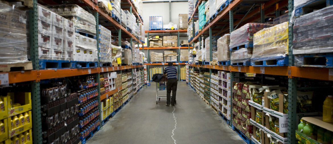 11 Celebrity Chefs Known To Love Costco