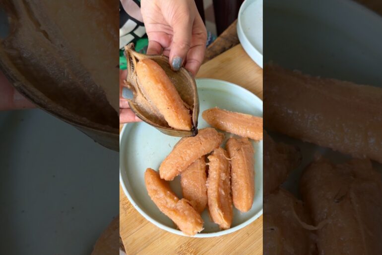 Itni Subah kon aaya 😬? #oyeitsneha #cooking #ytshorts #shorts #kelarecipe #viral #recipe #likem