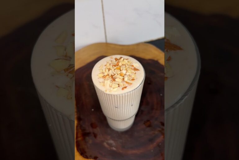 🤤Red Banana protein shake #subscribe #shorts #youtube #youtubeshorts #cooking #shortvideo #food