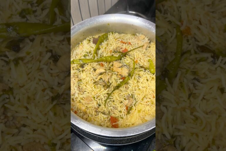 Bhatiyaar style Chicken Pualo🍲#foodshorts #chickenpulao #food #cooking #easyrecipe