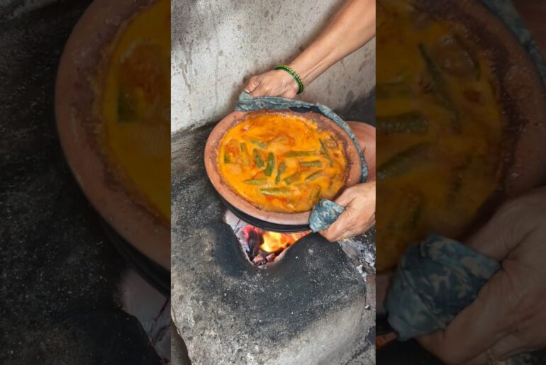 Godavari pulasa curry making pulasa pulusu recipe #pulasa #godavari #food #cooking