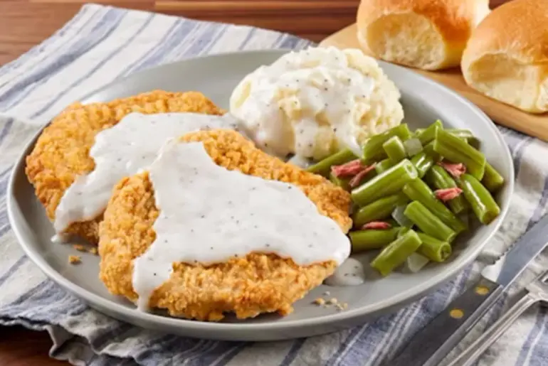 4 Restaurant Chains With the Best Country-Fried Chicken & Gravy, According to Chefs