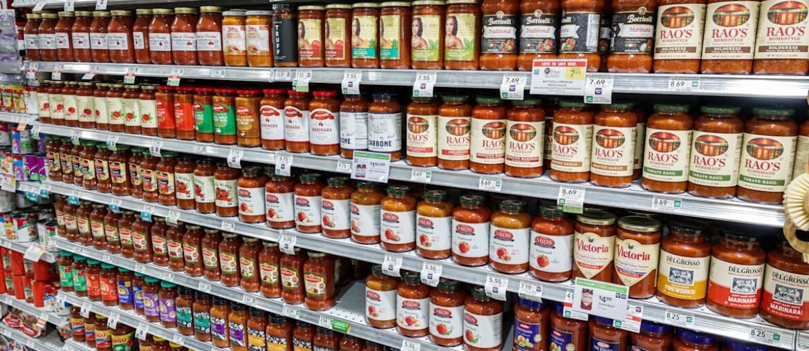 We Asked Professional Chefs For The Best Store-Bought Pasta Sauce & They All Agreed On This One